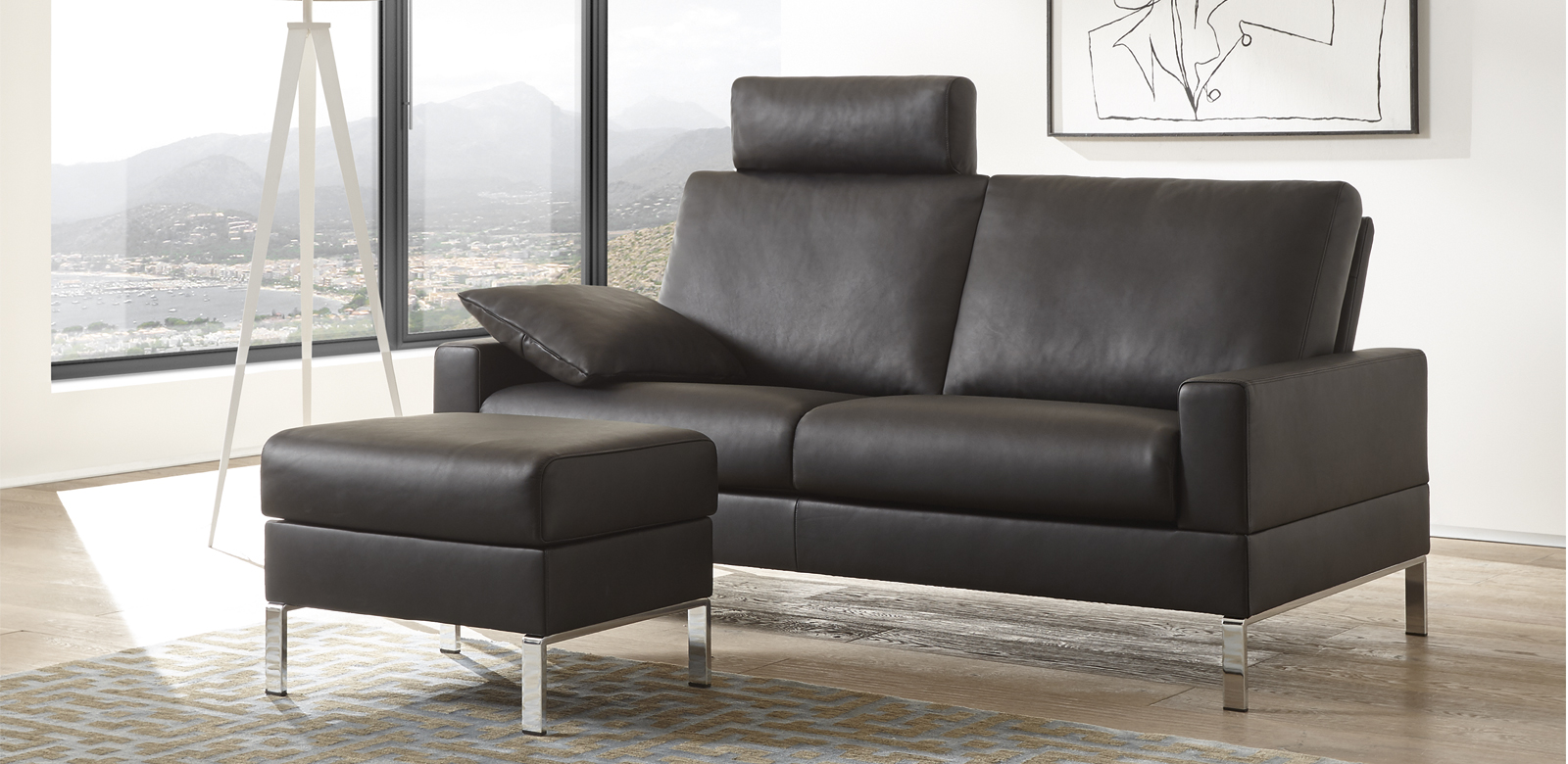Design leather sofa Monza - the elegant leather sofa has a very special design language: the Bauhaus style is unmistakable here, including a high level of comfort thanks to the proven Erpo seat and backrest mechanism. The series scores with its clear, cubist design claim and is ideal as lounge furniture.