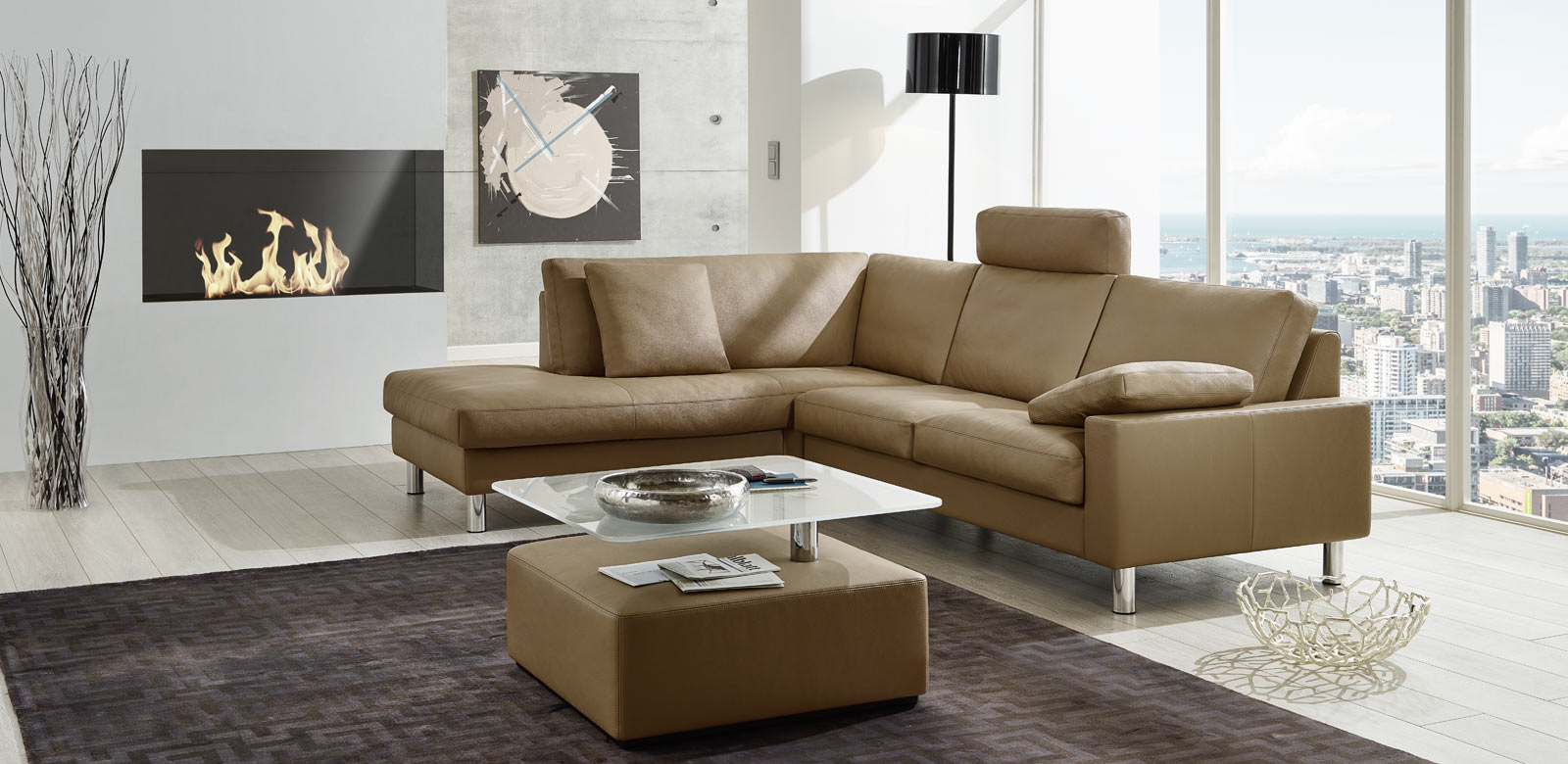 CL500 longchair version and matching coffee table in light brown leather in high-rise flat