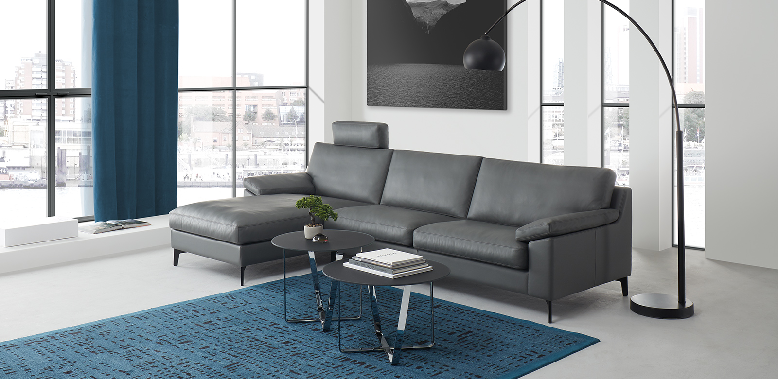 CL650 as longchair version with headrest, in black leather, in the loft-like living room