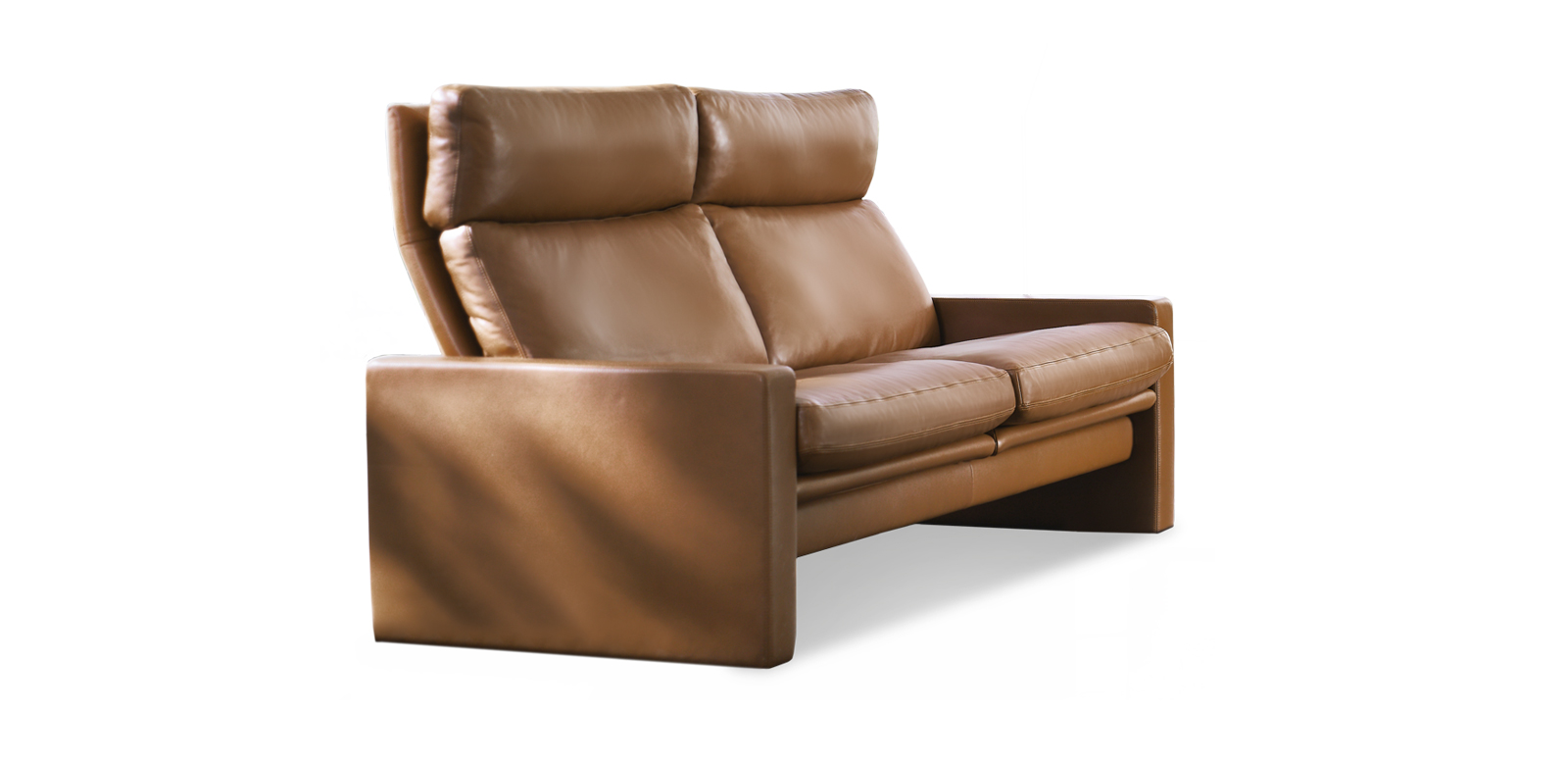 A play of intersecting vertical and horizontal lines is offered by the high-quality Manhattan designer sofa. The slender cheeks join the finely designed substructure to the comfortable cushion structure and lend it a modern practicality that opens up space for your own living ideas. The headrests and optional armrest cushions make Manhattan a master of flexibility among designer sofas.