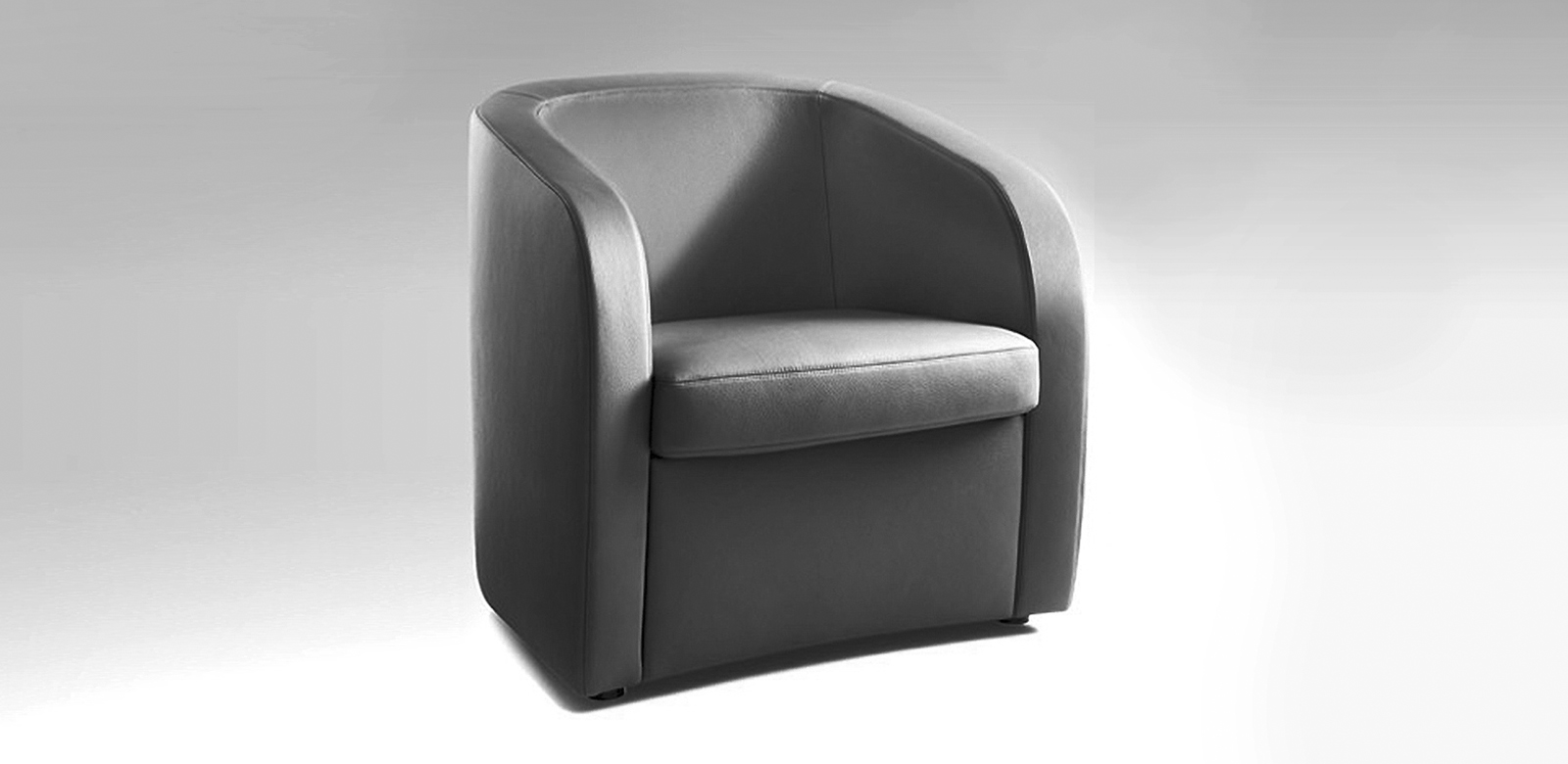 Armchair CL130 in black leather