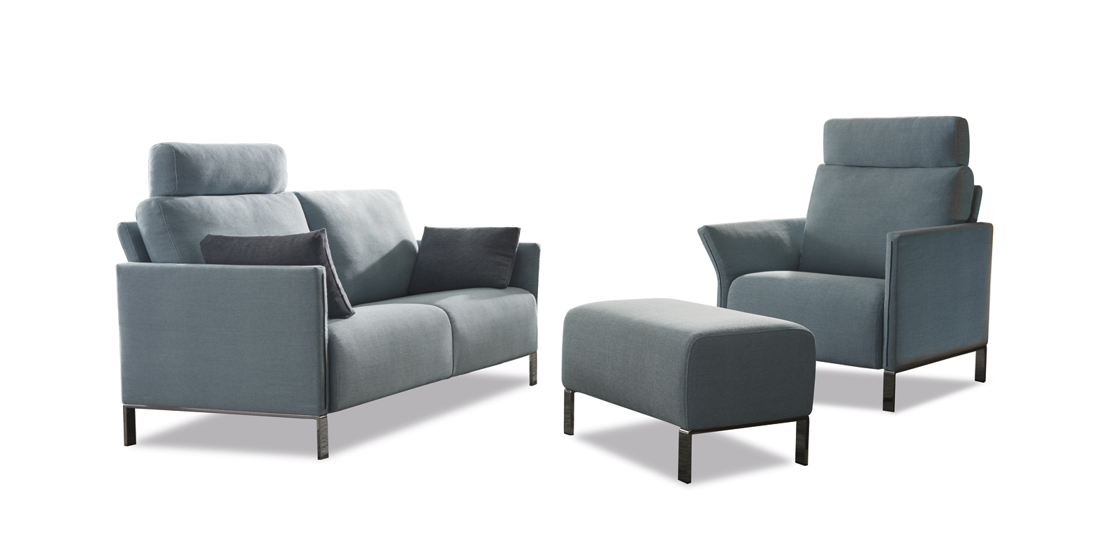 Cool special Scandic look paired with refined and beautiful details gives the noble sofa its special charisma. Whether in fabric or leather, an exclusive sofa like Modena is a real eye-catcher as a 2- or 3-seater with stool or single armchair. The narrow armrests can be angled up to 72° and thus adjusted as required. A contrasting decorative seam on the front of the armrests emphasises the slender silhouette. The sofa is optionally available with a headrest.